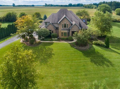 3825 Redwood Ct, Spring Grove, IL 60081-8623