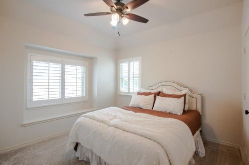 210 Wellington Rd, Irving TX 75063-7201 exterior