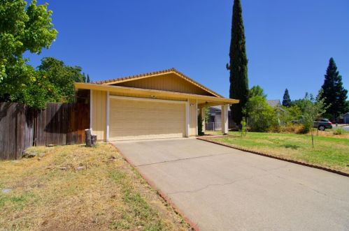 1700 Klamath River Dr, Rancho Cordova, CA 95670-2716