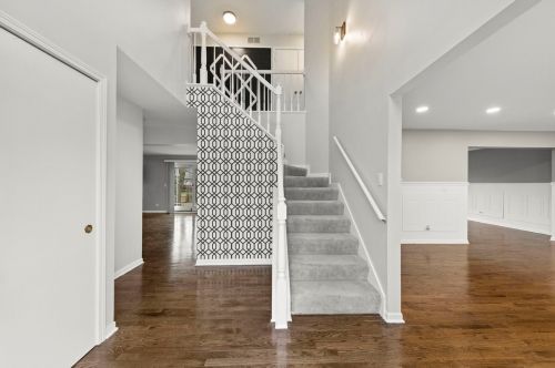 2075 Maplewood Cir, Naperville, IL 60563-1982