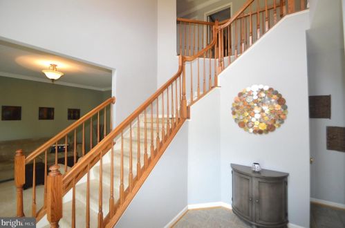 10221 Inchberry Ct, Bristow, VA 20136-5606