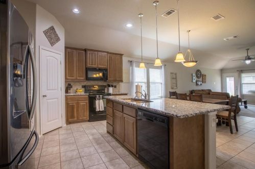 1712 Chivalry Ln, Fort Worth TX  76140-5780 exterior