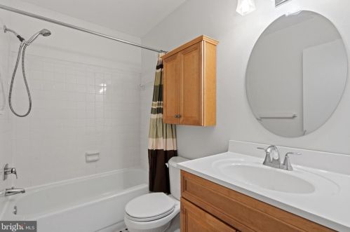 5637 Fort Corloran Dr, Springfield VA  22015-2114 exterior