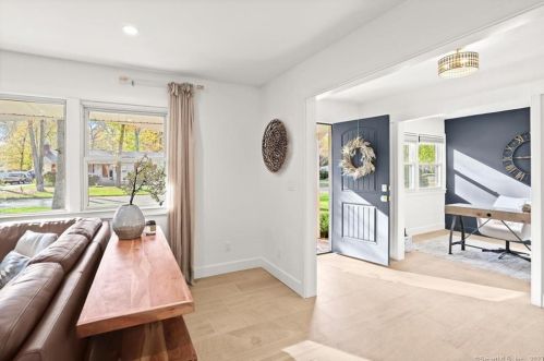 27 Oriole Dr, Norwalk CT  06851-5608 exterior