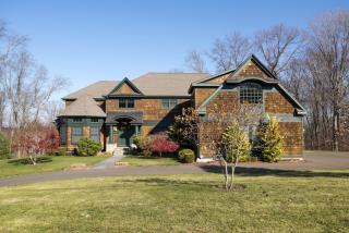 134 Pinnacle Ln, Chester, CT 06412-1147