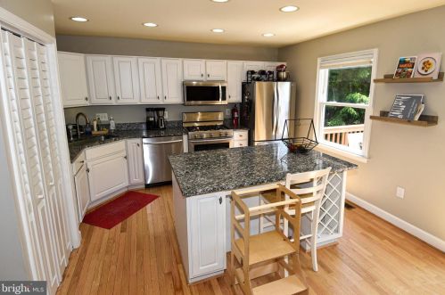 109 Maximillian Ct, Leesburg, VA 20175-2711