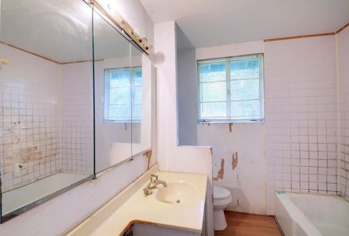 1300 August Dr, Austin TX  78753-2909 exterior