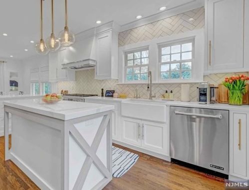 67 Arlton Ave, Allendale, NJ 07401-1331