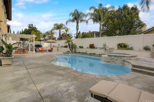 43874 Barletta St, Temecula, CA 92592-3945