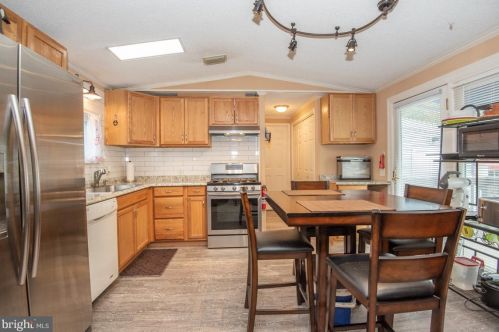 115 Dovefield Dr, Lancaster PA  17603-4687 exterior