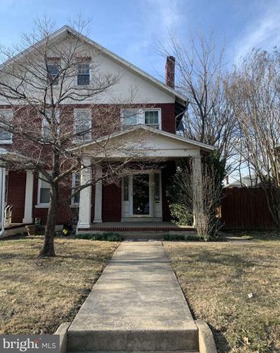 607 Country Club Rd, York, PA 17403-3431