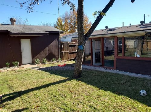 1845 Burning Tree Ln, Carrollton TX 75006-7561 exterior