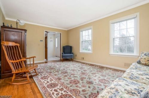 3 Camelot Ct, Lebanon, NJ 08833-4003