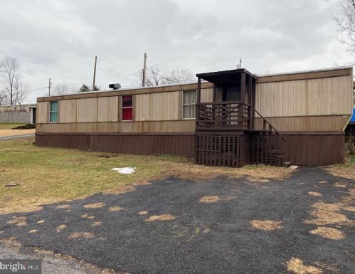 131 James St, Berkeley Springs, WV 25411-5380
