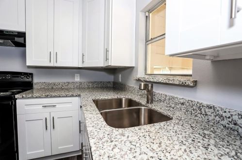 1009 12th St, Orange, TX 77630-4956