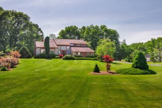 501 White Birch Dr, Guilford, CT 06437-2139