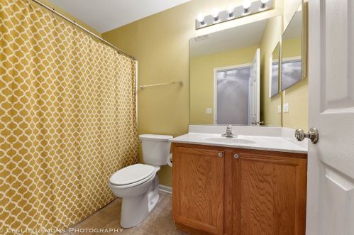 128 Reston Ct, Sycamore IL  60178-3000 exterior