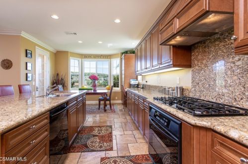 2004 Seasons St, Simi Valley, CA 93065-0582