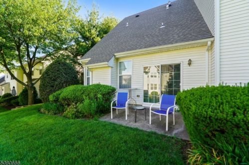 106 Stratford Dr, Nutley, NJ 07110-3918