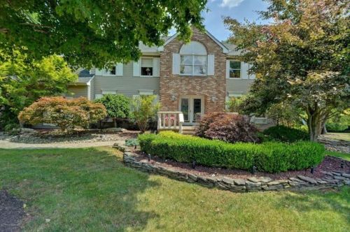 9 Ridge Hill Way, Holmdel Village, NJ 07733-1160