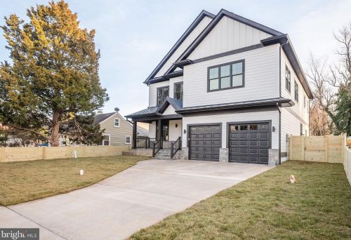 6805 Kenfig Dr, Falls Church, VA 22042-3805