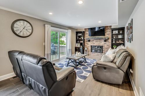 1045 Big Eagle Trl, Carol Stream IL  60188-9153 exterior