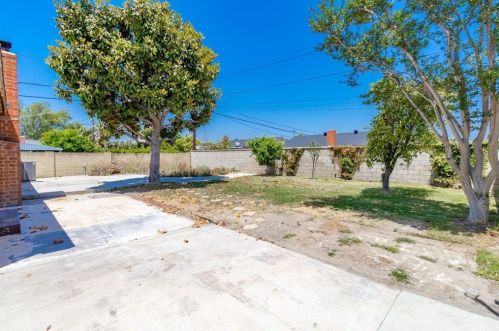 2949 Bridgeport Ave, Anaheim CA  92804-2049 exterior