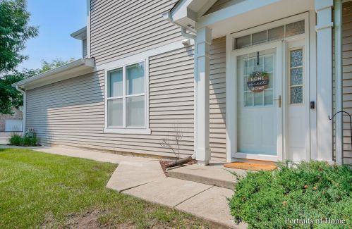 1049 Sheridan Cir, Naperville, IL 60563-4217