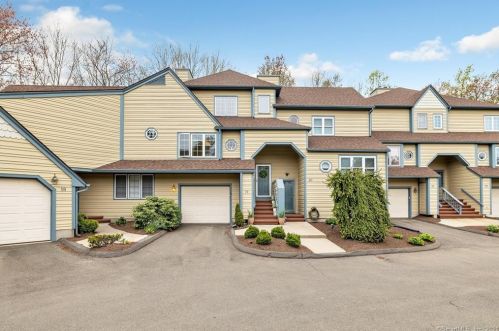 19 L Hermitage Dr, Huntington, CT 06484-3829