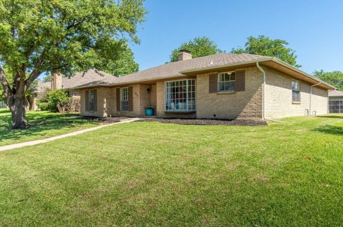 1917 Middle Glen Dr, Carrollton, TX 75007-2418