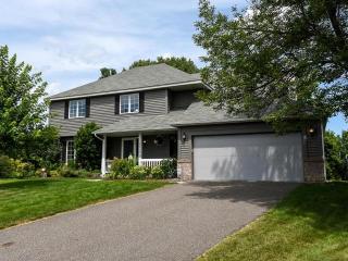 8918 Highland Ct, Saint Paul, MN 55125-9318