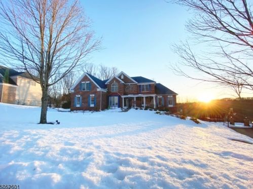 9 Greenbriar Ct, Roxbury Township, NJ 07836-4022