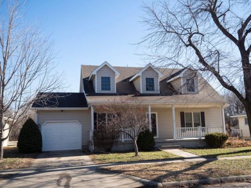 215 Cedar St, Lindsborg, KS 67456-2105