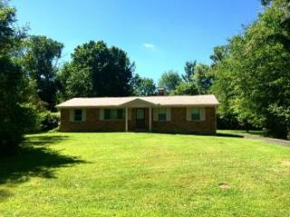 911 Meadow Ridge Dr, Cincinnati OH  45245-1807 exterior