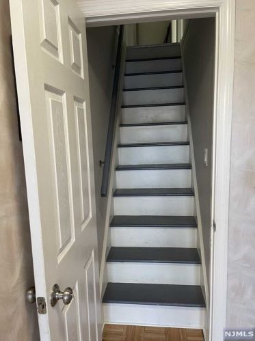 181 9th St, Fairview, NJ 07022-1608