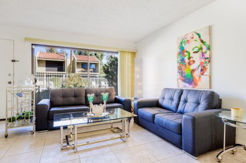 2386 Los Coyotes Dr, Palm Springs, CA 92264-6033