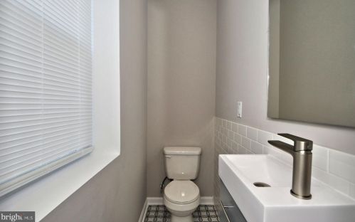 328 61 St, Philadelphia PA 19142-3402 exterior