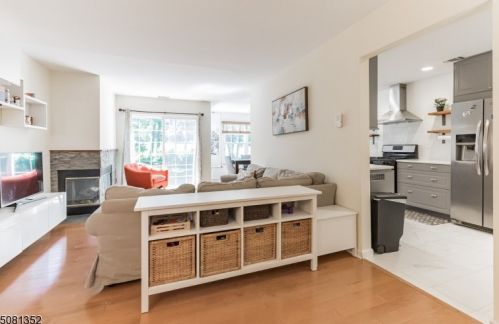 6 Brookline Ct, Princeton NJ  08540-1741 exterior