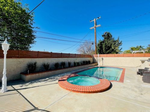 990 25 St, Upland CA 91784-1006 exterior