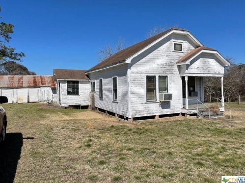 134 North St, Goliad, TX 77963-4065