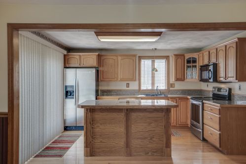 46 Castle Hill Rd, Pelham, NH 03076-2105