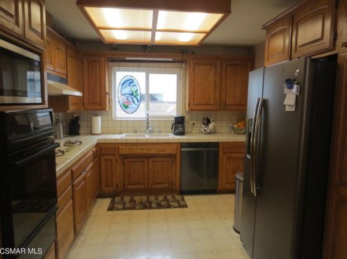 2190 Royal Ave, Simi Valley, CA 93065-4624