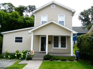 55 Harrison St, Morgantown WV  26501-4253 exterior