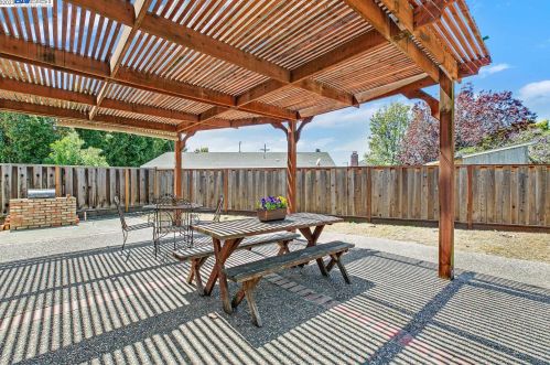 26179 Danforth Ln, Hayward, CA 94545-3041