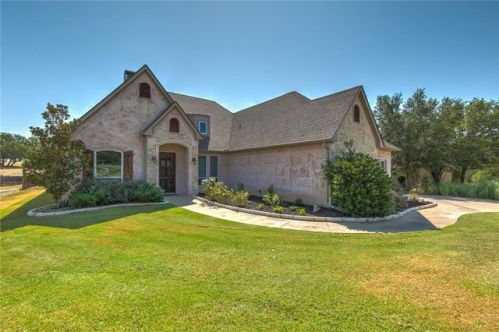 2024 Green Wing Dr, Granbury, TX 76049-5560