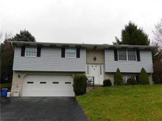 8 Surrey Dr, Greensburg, PA 15601-9378