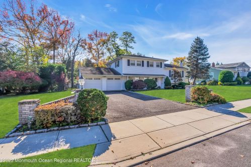 4 Judith Ct, Tinton Falls NJ  07712-4136 exterior