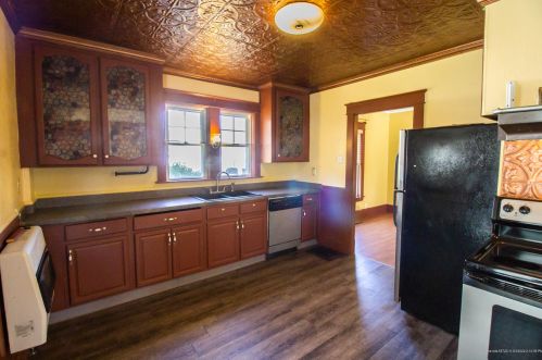 51 Silk St, Brewer, ME 04412-1817