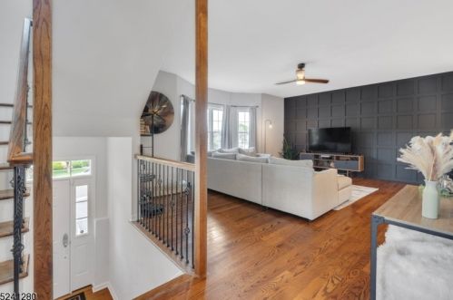 25 Arch St, Kinnelon, NJ 07405-1002