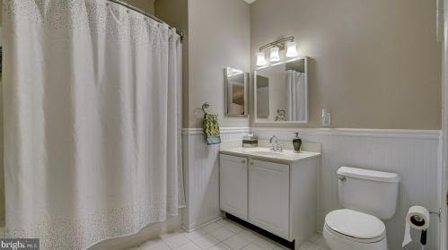 2 Commerce Sq, Trenton NJ  08691-4187 exterior
